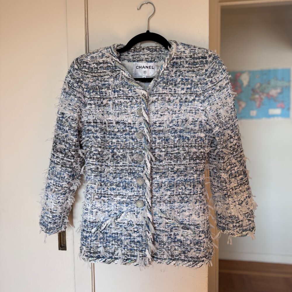Chanel blue white fantasy tweed jacket 18s collection FR 36 US 2 4